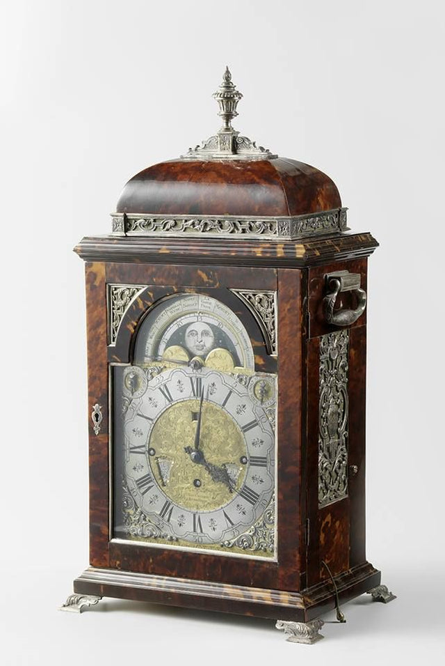 Pendule d'atelier ancienne à chiffres romains